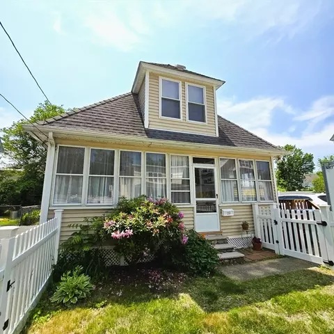 129 Lafayette St, Lowell, MA 01854