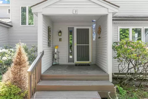 31 Monadnock Dr #31, Westford, MA 01886