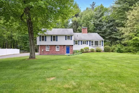 45 Yankee Cir, Westfield, MA 01085