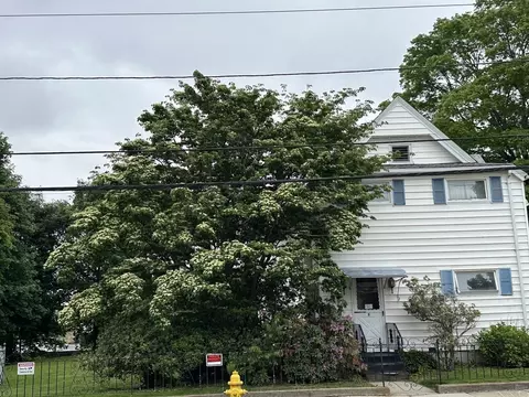 9 Coburn Ave, Worcester, MA 01604
