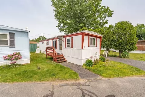 93 Grochmal Ave U 80, Springfield, MA 01151