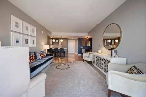 100 Lovejoy Wharf #6 J, Boston, MA 02114