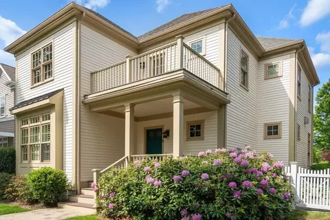 10 Maple St #10, Medfield, MA 02052