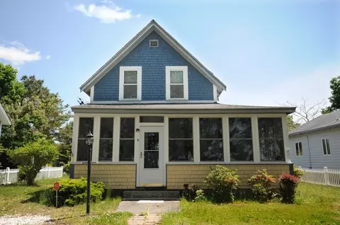 9 15th St, Buzzards Bay, MA 02532
