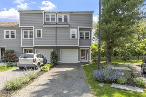14 Russell Dr #D, Salem, MA 01970