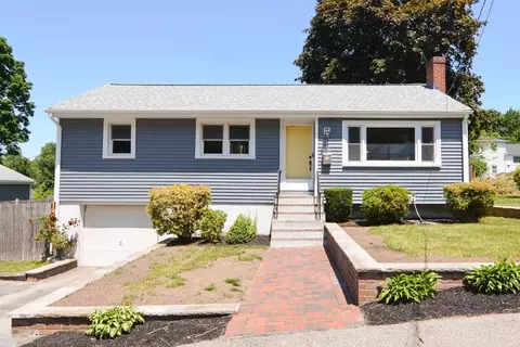19 Woodcliff Rd, Holbrook, MA 02343