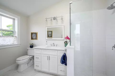 Bath - 6 Macdonald Ter #E, Scituate, MA 02066 photo 4 of 6