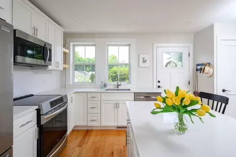 Kitchen - 6 Macdonald Ter #E, Scituate, MA 02066 photo 4 of 5