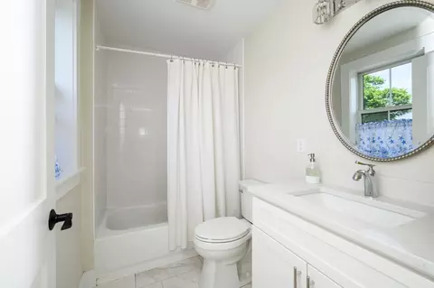 Bath - 6 Macdonald Ter #E, Scituate, MA 02066 photo 3 of 6