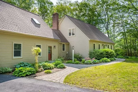 7 Major Moore Cir, Paxton, MA 01612