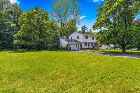 35 Kennelworth Dr, East Bridgewater, MA 02333