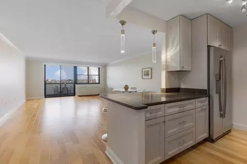 8 Whittier Pl #15A, Boston, MA 02114