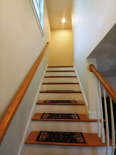 Entry Way - 21 Beacon St, Gloucester, MA 01930 photo 1 of 5