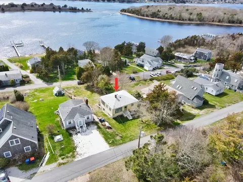 127 Pettey Ln # D, Westport, MA 02790