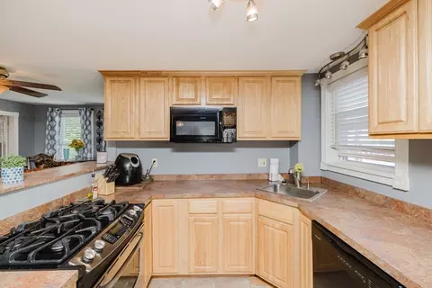 20 Wilcox St, Fall River, MA 02724 photo 10