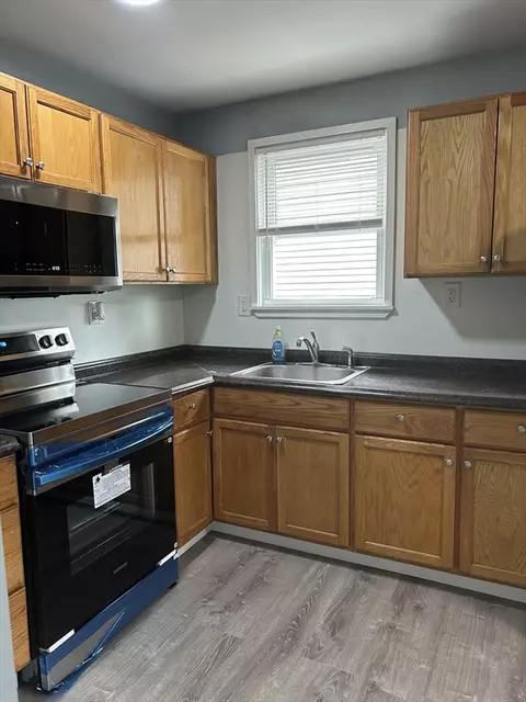 25 Clifton Ave, Springfield, MA 01105 photo 5