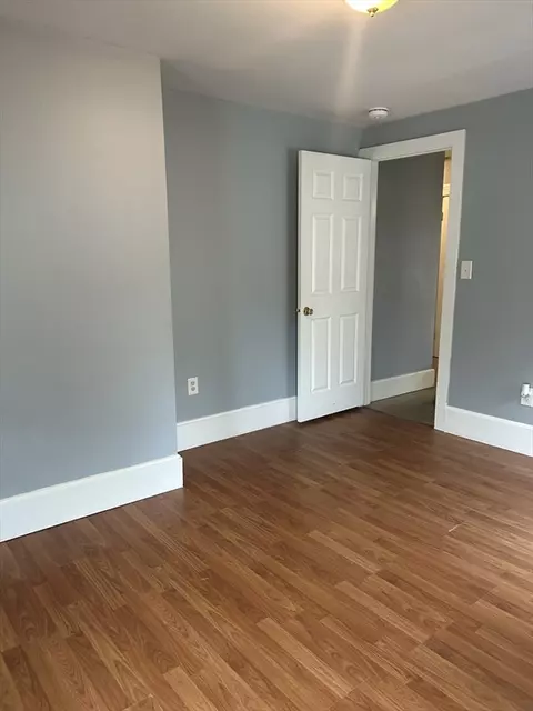 25 Clifton Ave, Springfield, MA 01105 photo 20