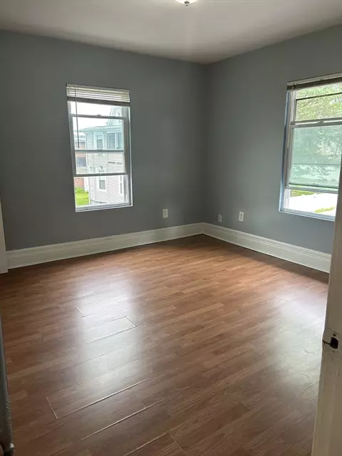 25 Clifton Ave, Springfield, MA 01105 photo 22