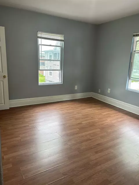 25 Clifton Ave, Springfield, MA 01105 photo 21