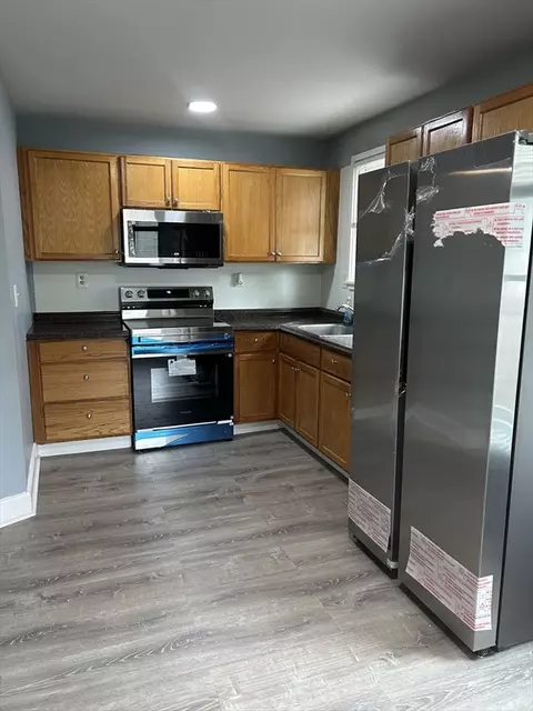 25 Clifton Ave, Springfield, MA 01105 photo 4