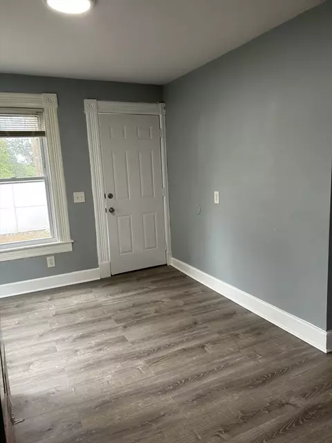 25 Clifton Ave, Springfield, MA 01105 photo 13