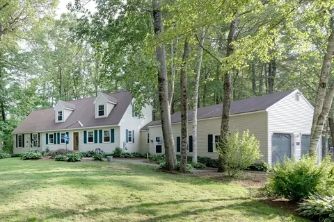 50 Kienia Rd, Hudson, NH 03051
