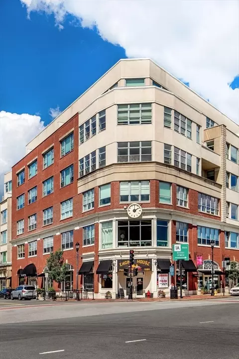 51 Lafayette St #304, Salem, MA 01970
