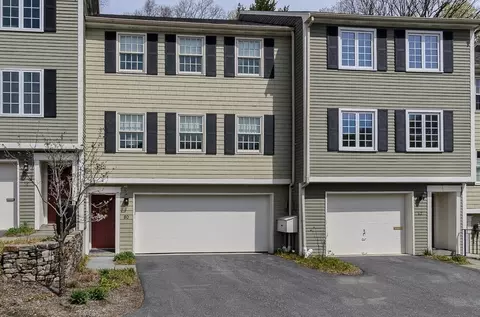 60 Linden St #60, Wellesley, MA 02482