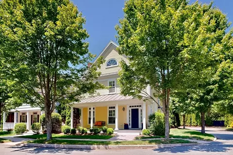 5 Maple St #5, Medfield, MA 02052