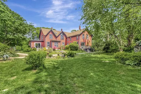 219 Nanaquaket Rd, Tiverton, RI 02878