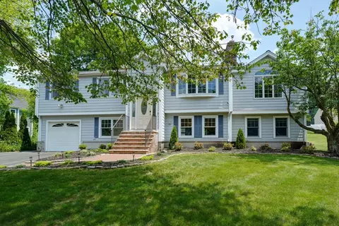 4 Mark St, Burlington, MA 01803