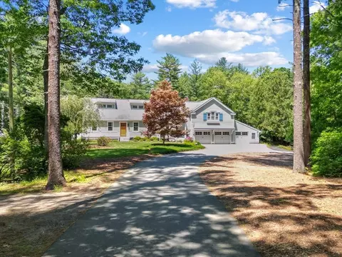 12 Valley St, Pembroke, MA 02359
