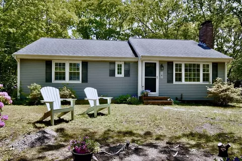 4 Spinnaker Ln, Pocasset, MA 02559