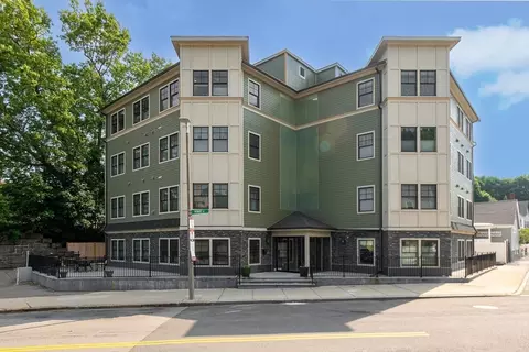 18 Robert St #6, Boston, MA 02131