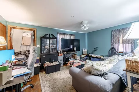 82 Redfern Dr, Springfield, MA 01109 photo 9