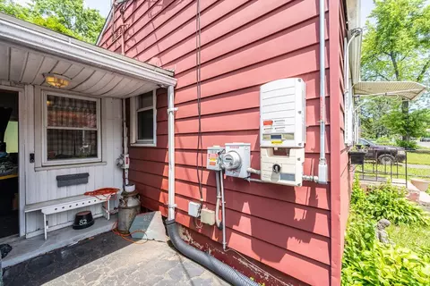 82 Redfern Dr, Springfield, MA 01109 photo 13