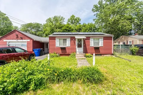 82 Redfern Dr, Springfield, MA 01109 photo 15