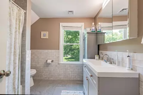 Bath - 5 Tremont St, Beverly, MA 01915 photo 3 of 3