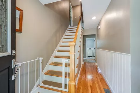 Entry Way - 5 Tremont St, Beverly, MA 01915 photo 2 of 2