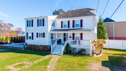 6 Park St, Dartmouth, MA 02748