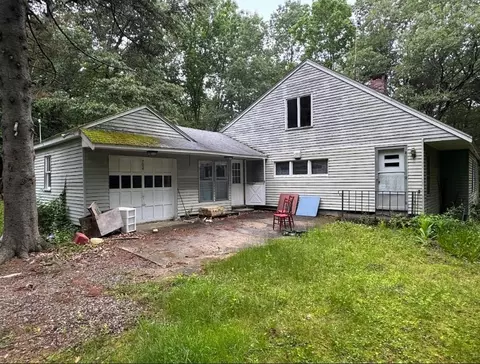 704 Crystal St, Haverhill, MA 01832