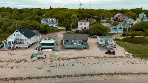 28 Cove St, Fairhaven, MA 02719 photo 3