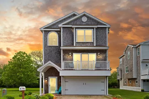 6 Coulson Pratt Dr, Salisbury, MA 01952