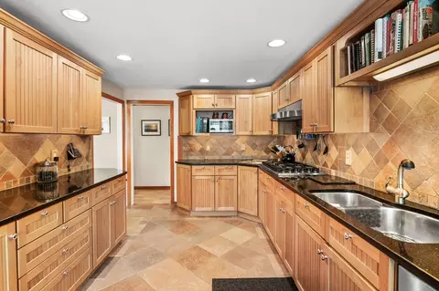 22 Thompson Rd, Marblehead, MA 01945 photo 15