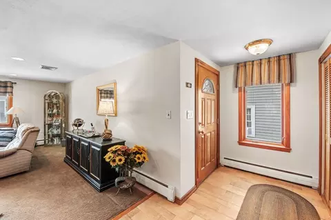 22 Thompson Rd, Marblehead, MA 01945 photo 4