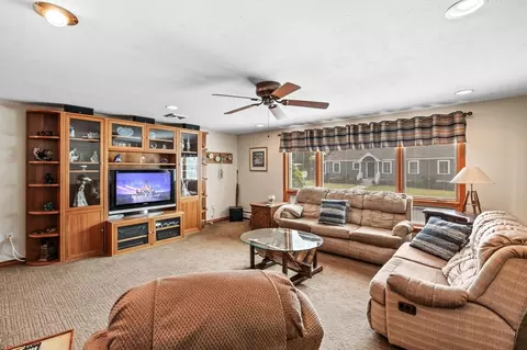 22 Thompson Rd, Marblehead, MA 01945 photo 6