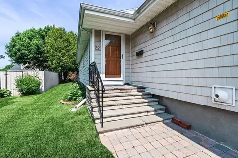 22 Thompson Rd, Marblehead, MA 01945 photo 2