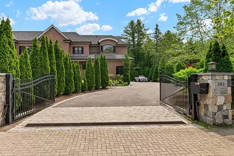 382 Lee St, Brookline, MA 02445