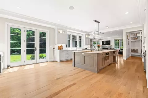 Kitchen - 382 Lee St, Brookline, MA 02445 photo 5 of 7