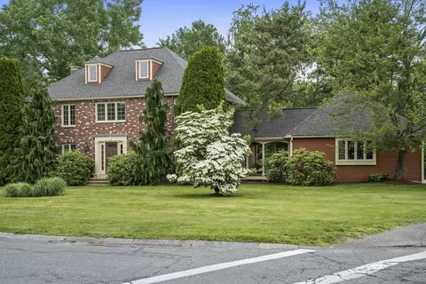 12 Lanthorn Rd, Northborough, MA 01532